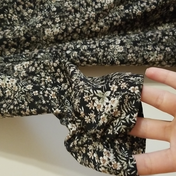 ASTRA / Symmetric Neck Puff Shoulder Dress In Black Floral / L / NWT - Picture 6 of 7